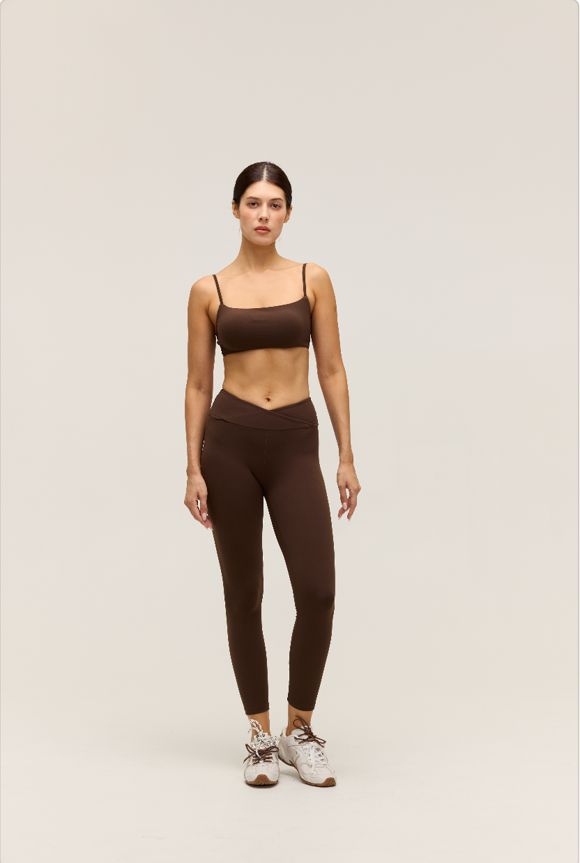 HIGH-WAISTED CROSSOVER LEGGINGS | CHOCO