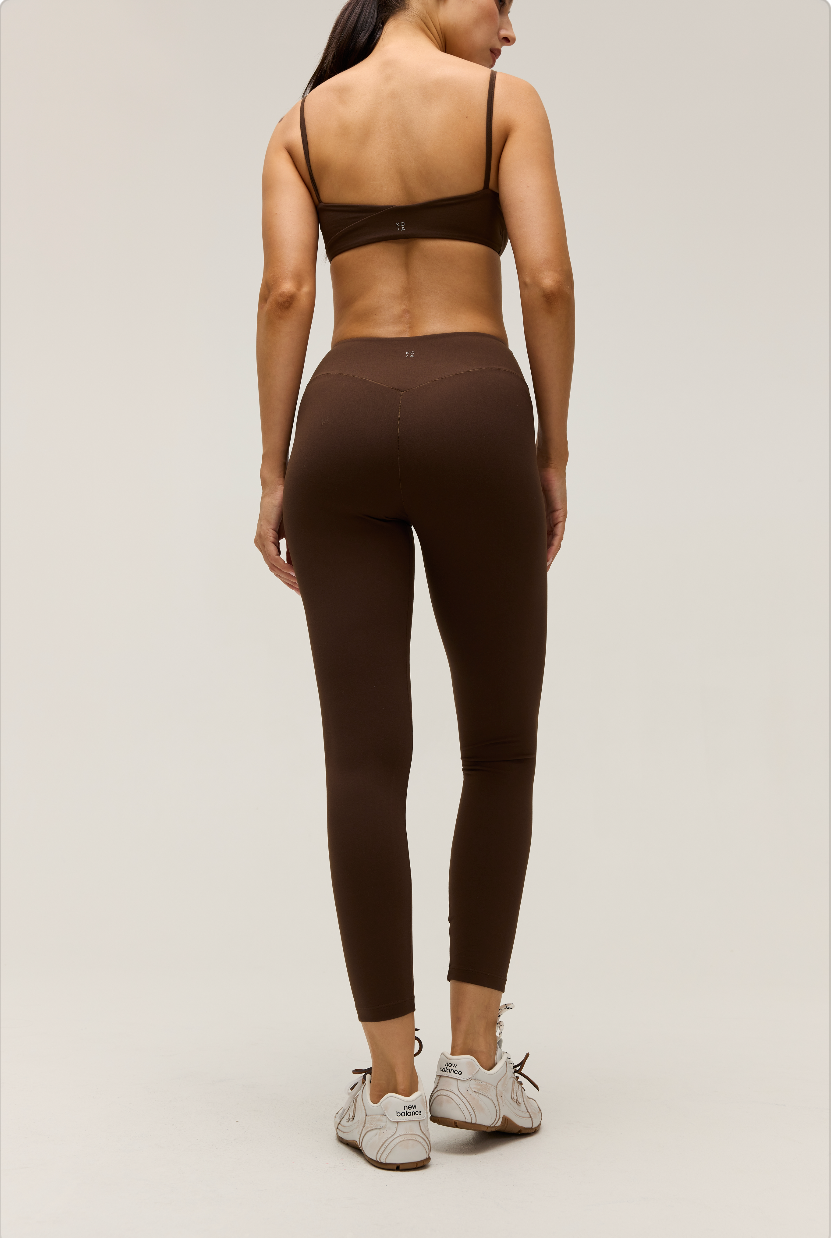 HIGH-WAISTED CROSSOVER LEGGINGS | CHOCO