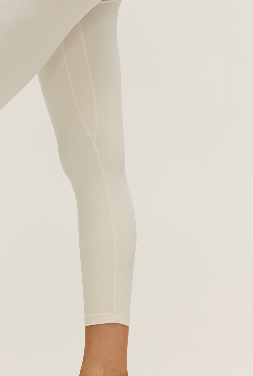 HIGH-WAISTED CROSSOVER LEGGINGS | SANDY WHITE