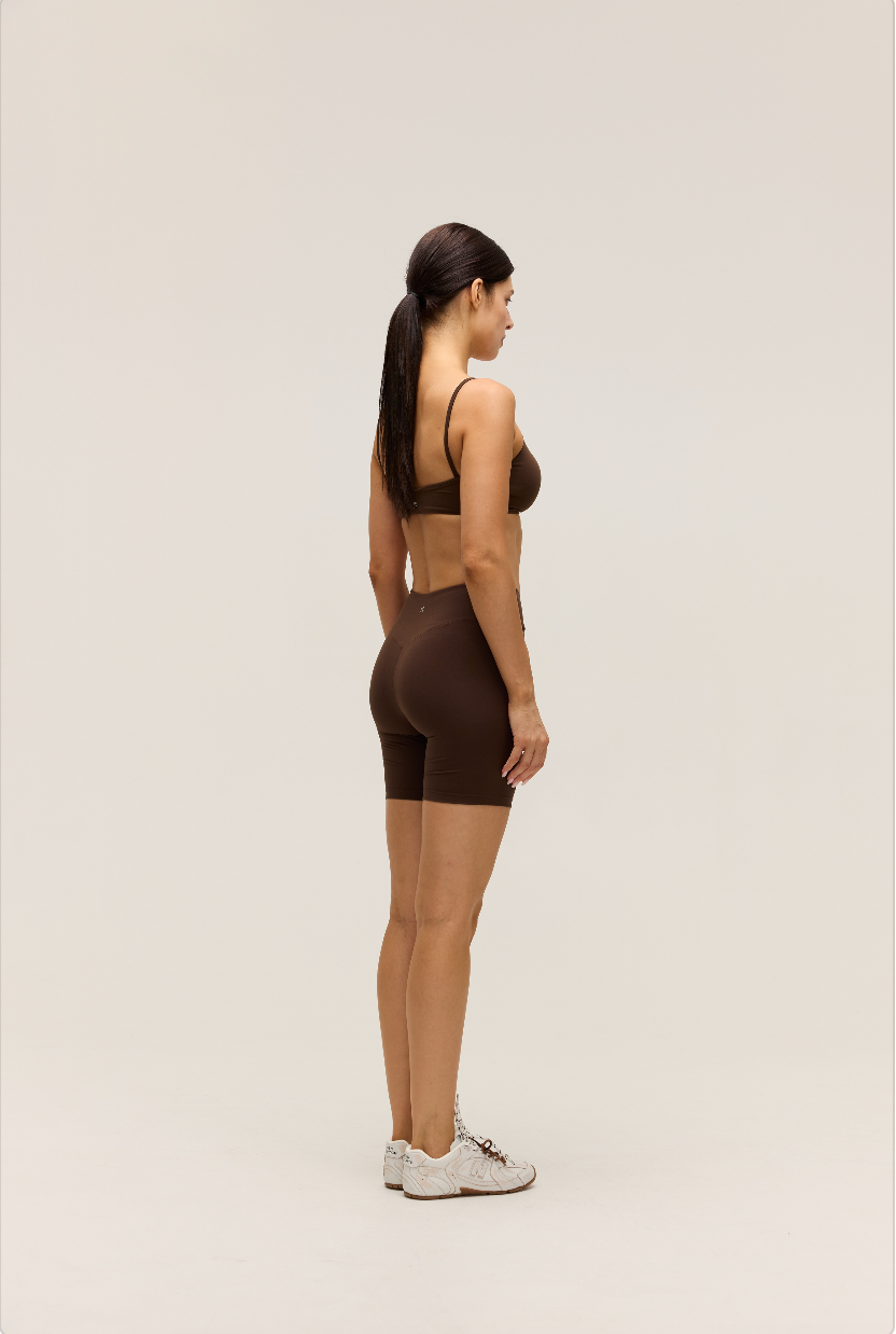 HIGH-WAISTED CROSSOVER SHORTS 6'' | CHOCO