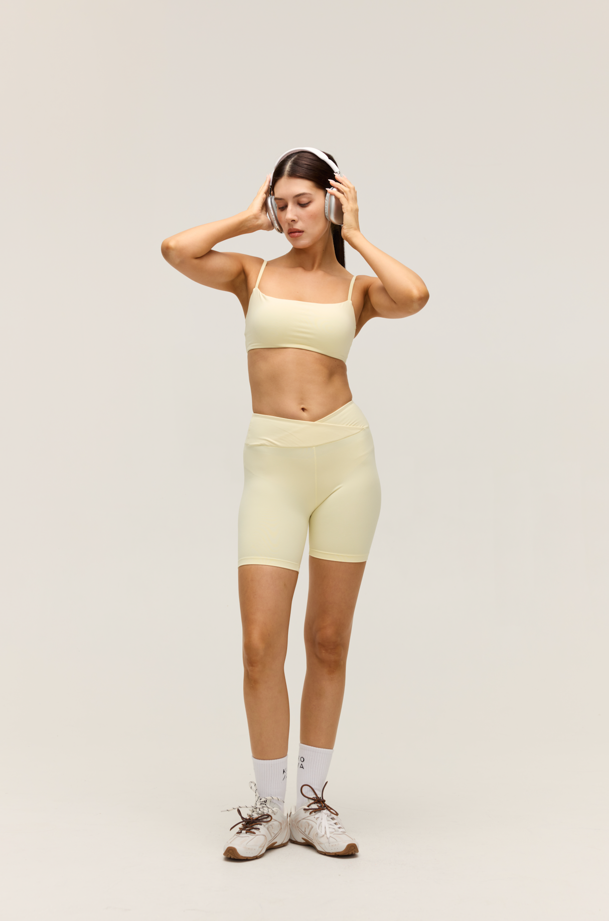 ESSENTIAL CROP | BUTTER CREAM