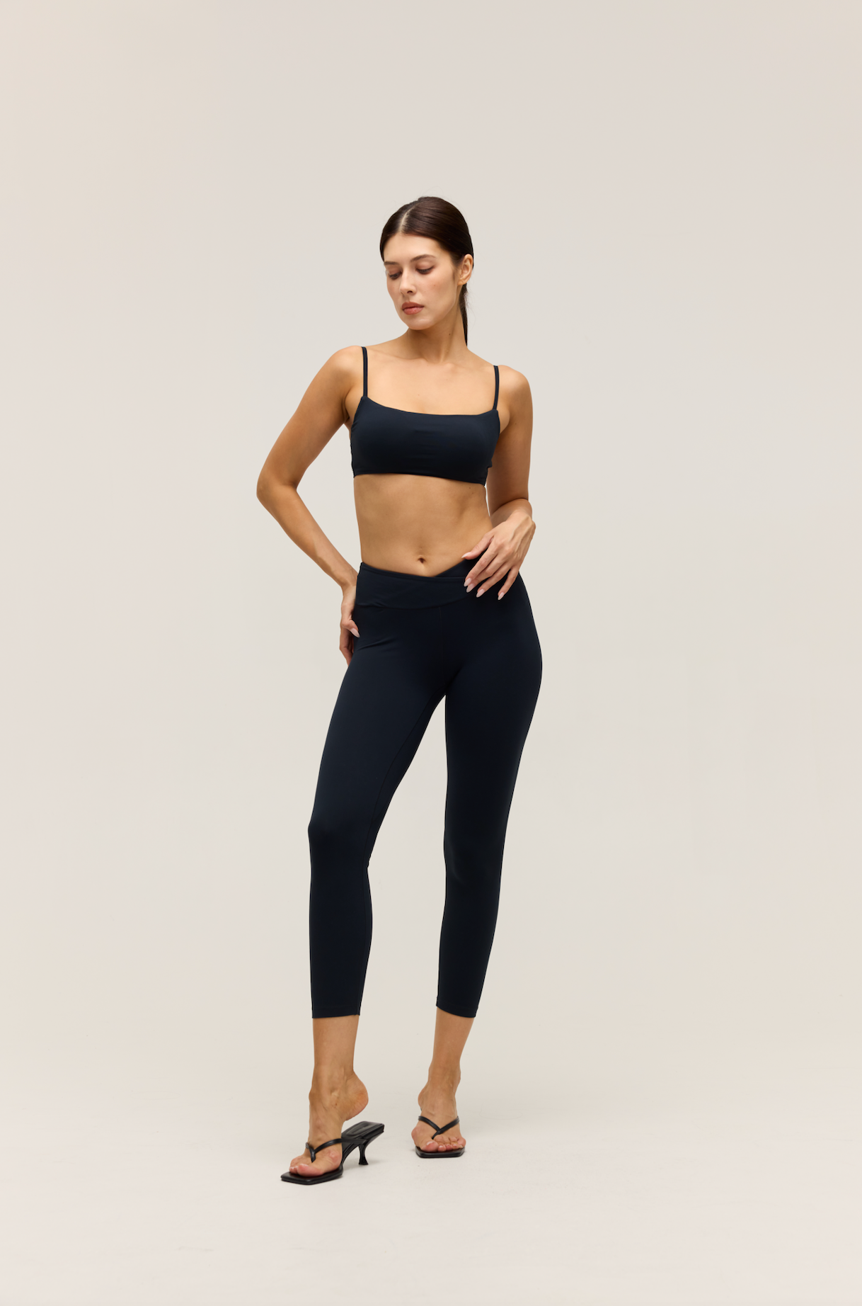 ESSENTIAL CROP｜DARK NAVY