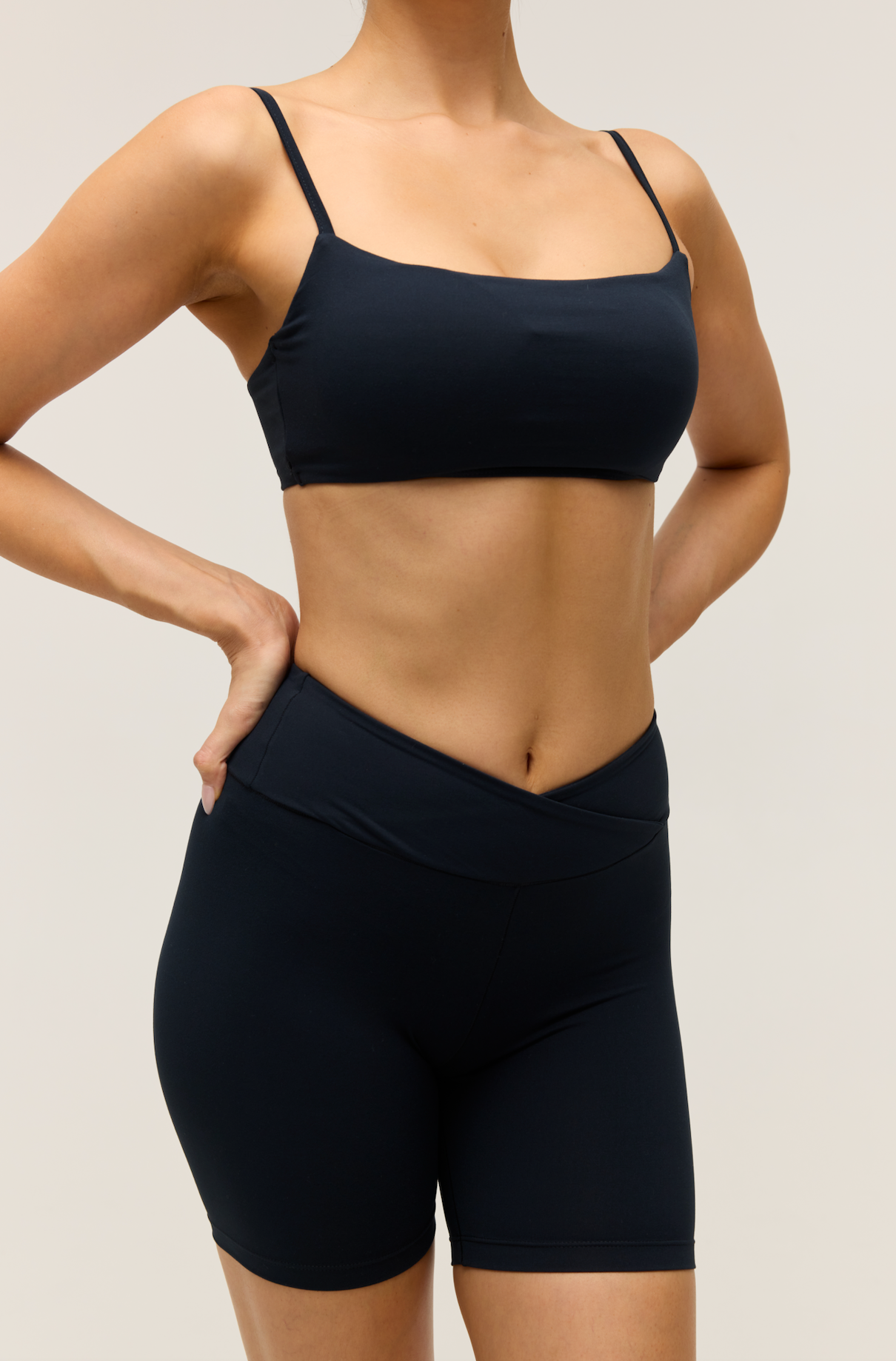 ESSENTIAL CROP｜DARK NAVY