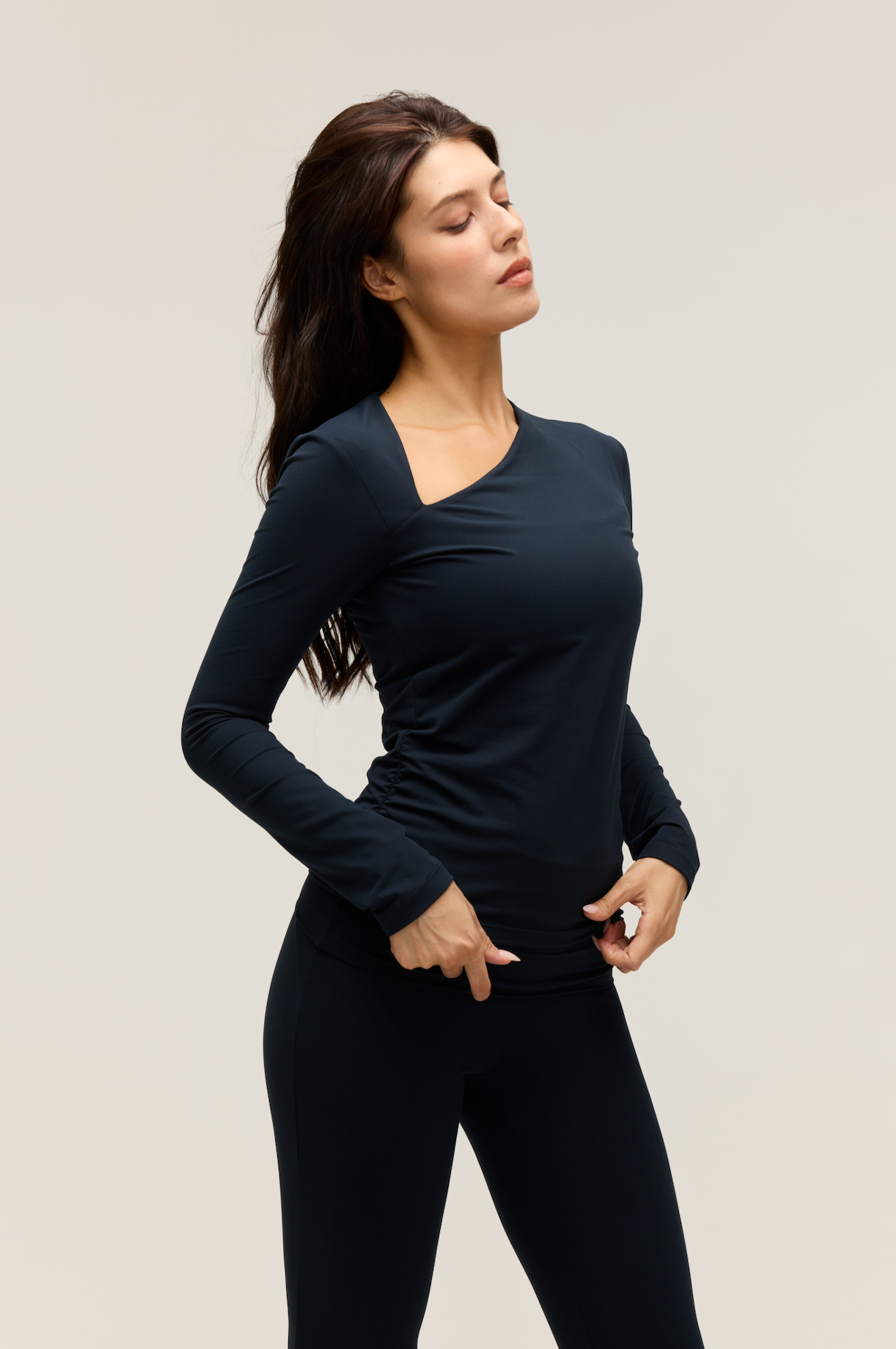 ASYMMETRIC LONG SLEEVE TOP｜DARK NAVY