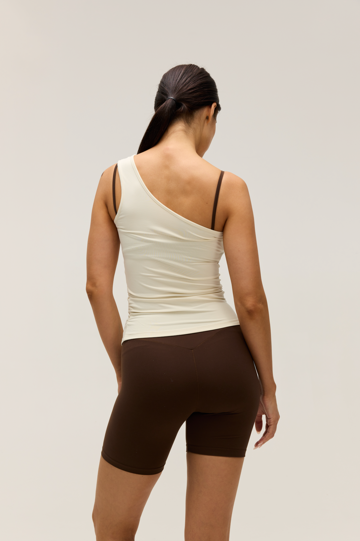 ASYMMETRIC ONE SHOULDER TANK TOP｜SANDY WHITE