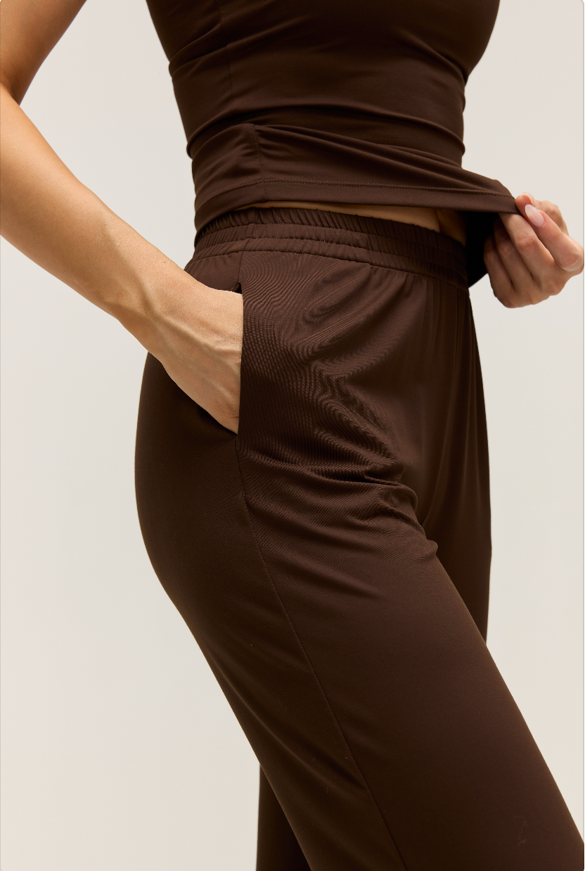 KNITTED SLIM ANKLE JOGGER PANTS | CHOCO