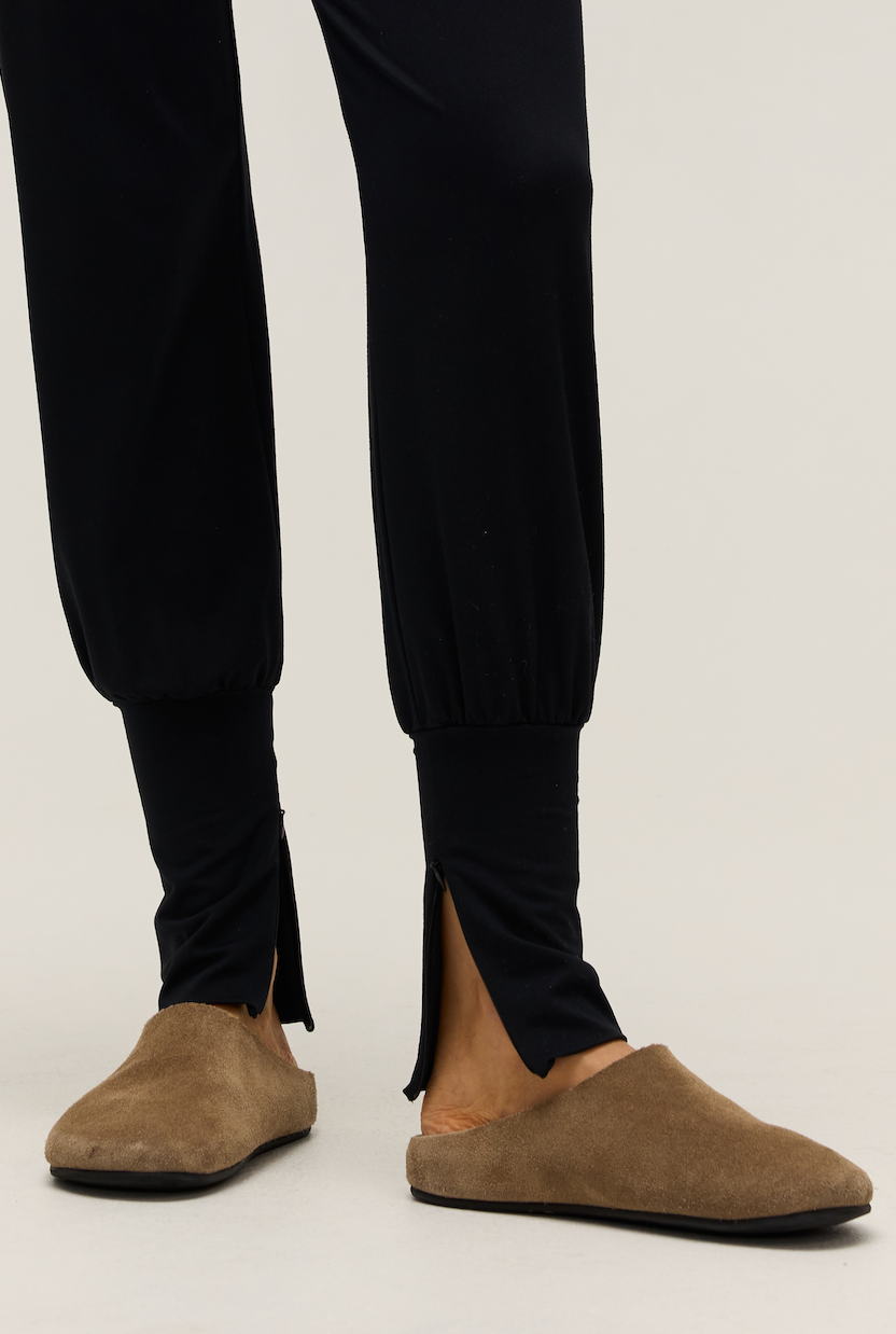 KNITTED SLIM ANKLE JOGGER PANTS | BLACK