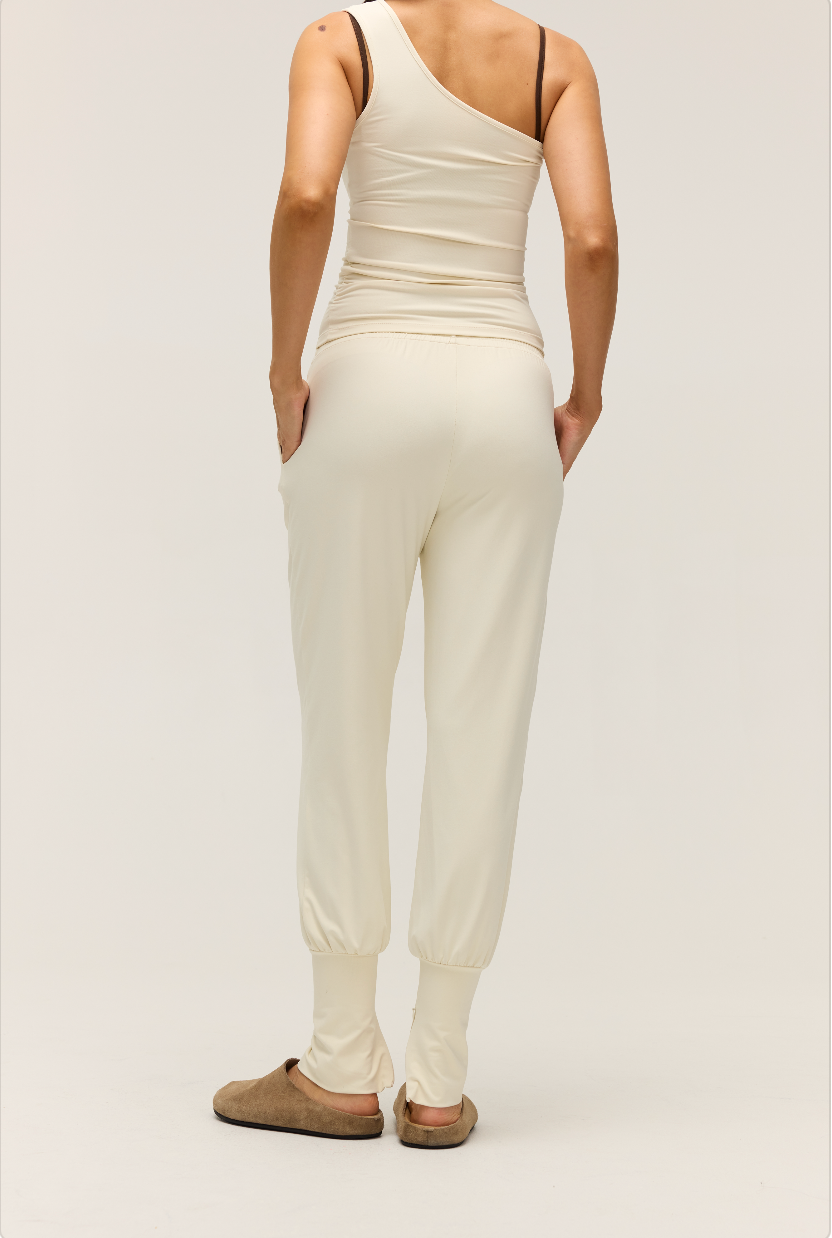 KNITTED SLIM ANKLE JOGGER PANTS | SANDY WHITE