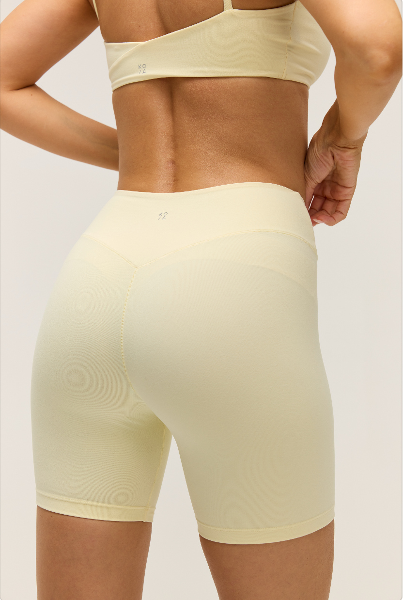 HIGH-WAISTED CROSSOVER SHORTS 6'' | BUTTER CREAM