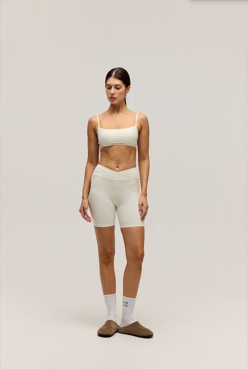 HIGH-WAISTED CROSSOVER SHORTS 6'' | SANDY WHITE