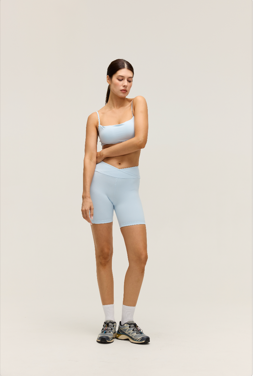 HIGH-WAISTED CROSSOVER SHORTS 6'' | POWDER BLUE